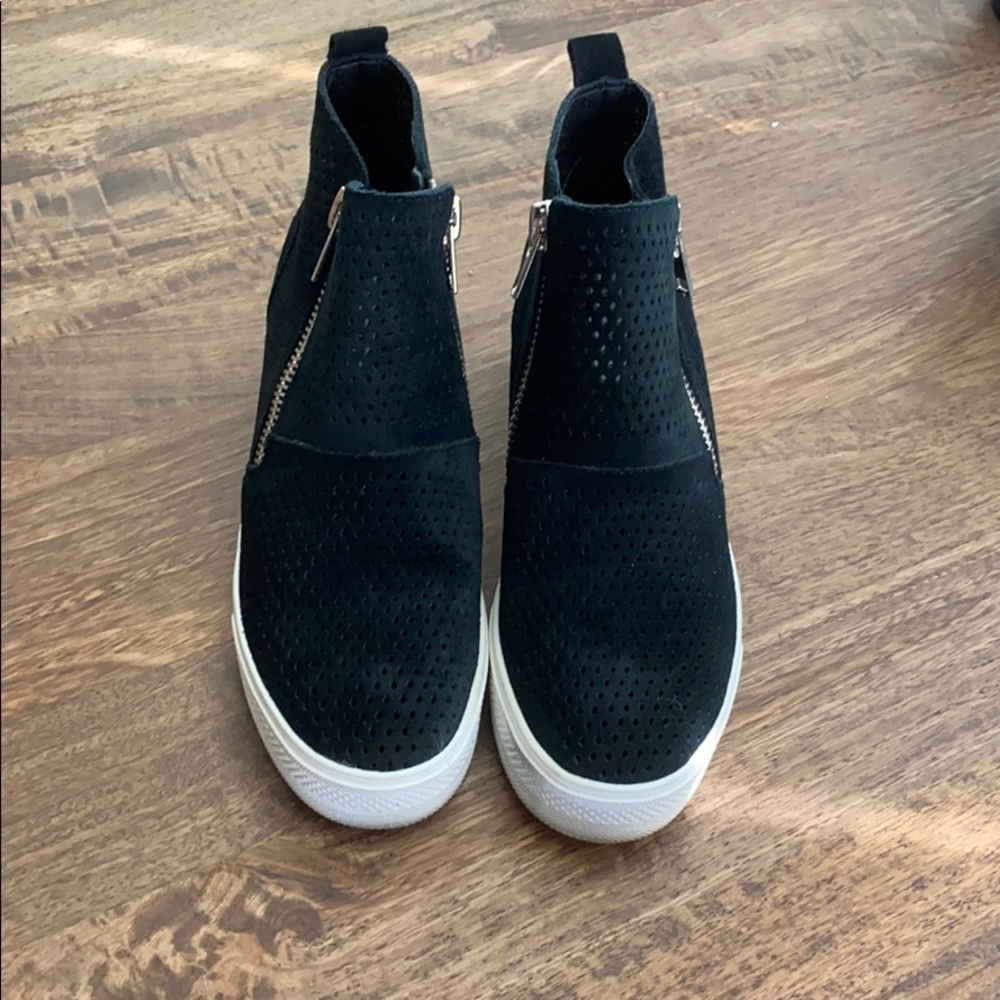Steve Madden “Wedgie” sneaker